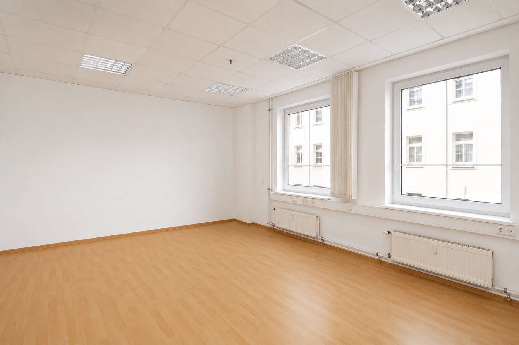 Büro (mit Referenzboden)