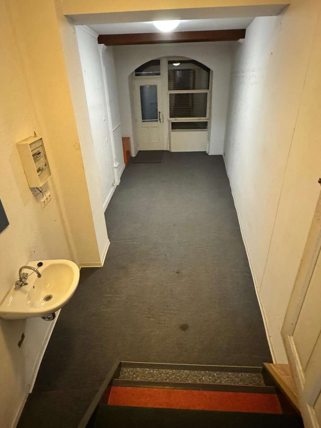Gewerbeeinheit 2