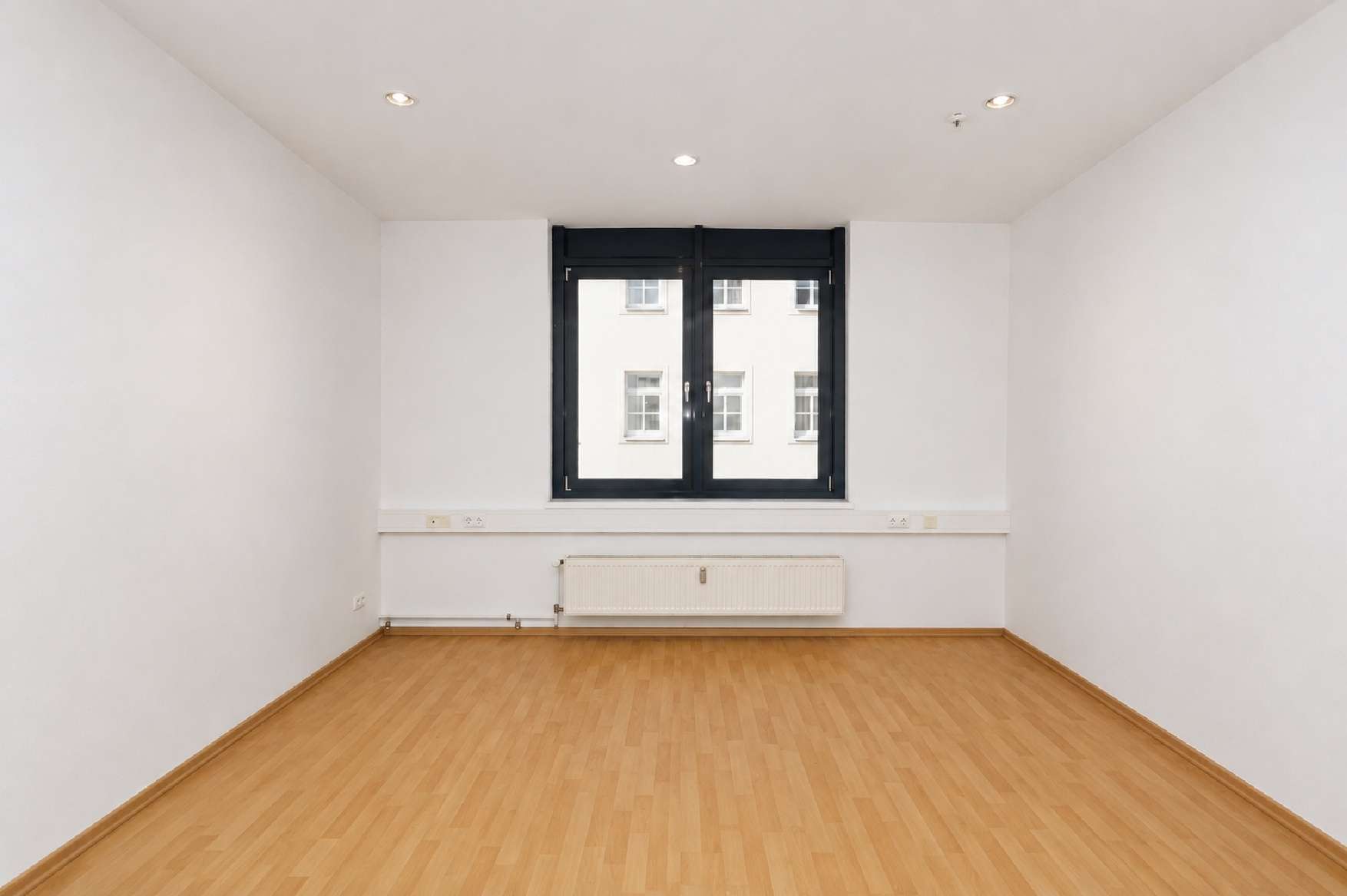Büro (mit Referenzboden)