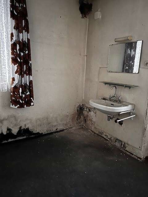 Badezimmer sanierungsbedürftig, Schömberg (Schömberg)