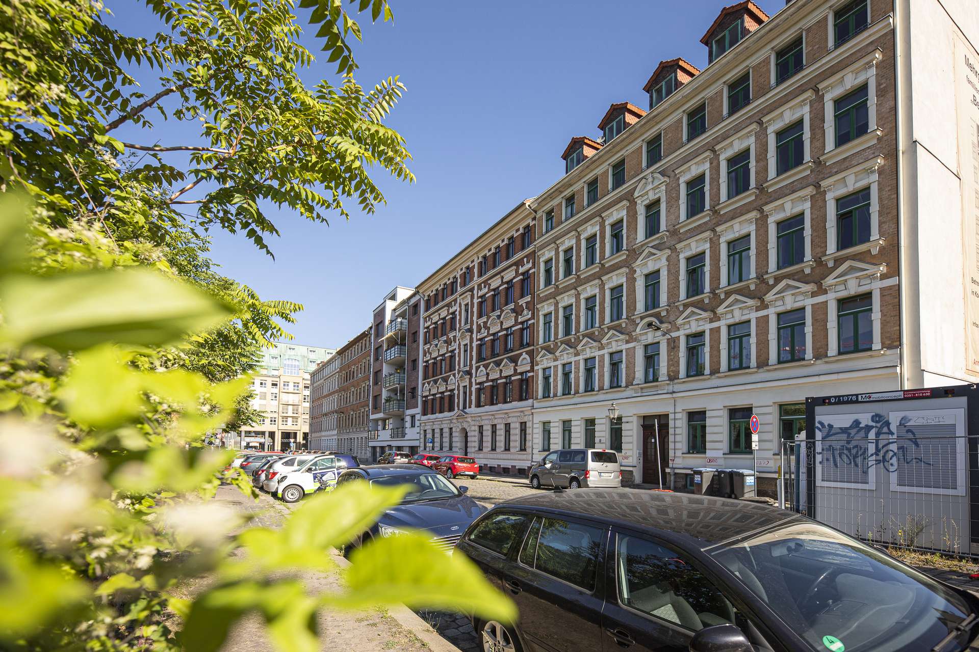 Hausansicht mit Nachbarschaftsbebauung, Leipzig (Reudnitz-Thonberg)