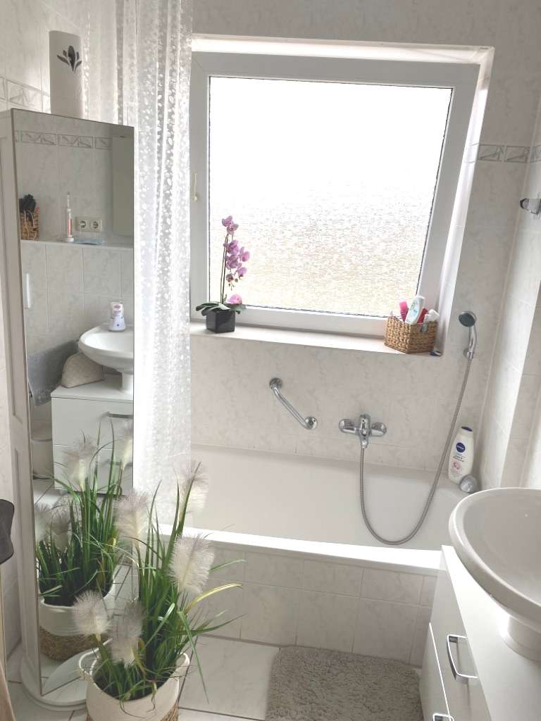 Tageslichtbad mit Badewanne, Leipzig (Lindenthal)